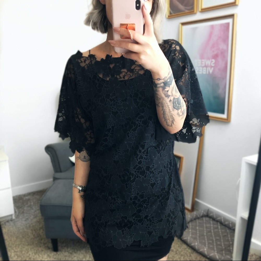 RIK VILLA LACE TUNIC T-SHIRT IN BLACK